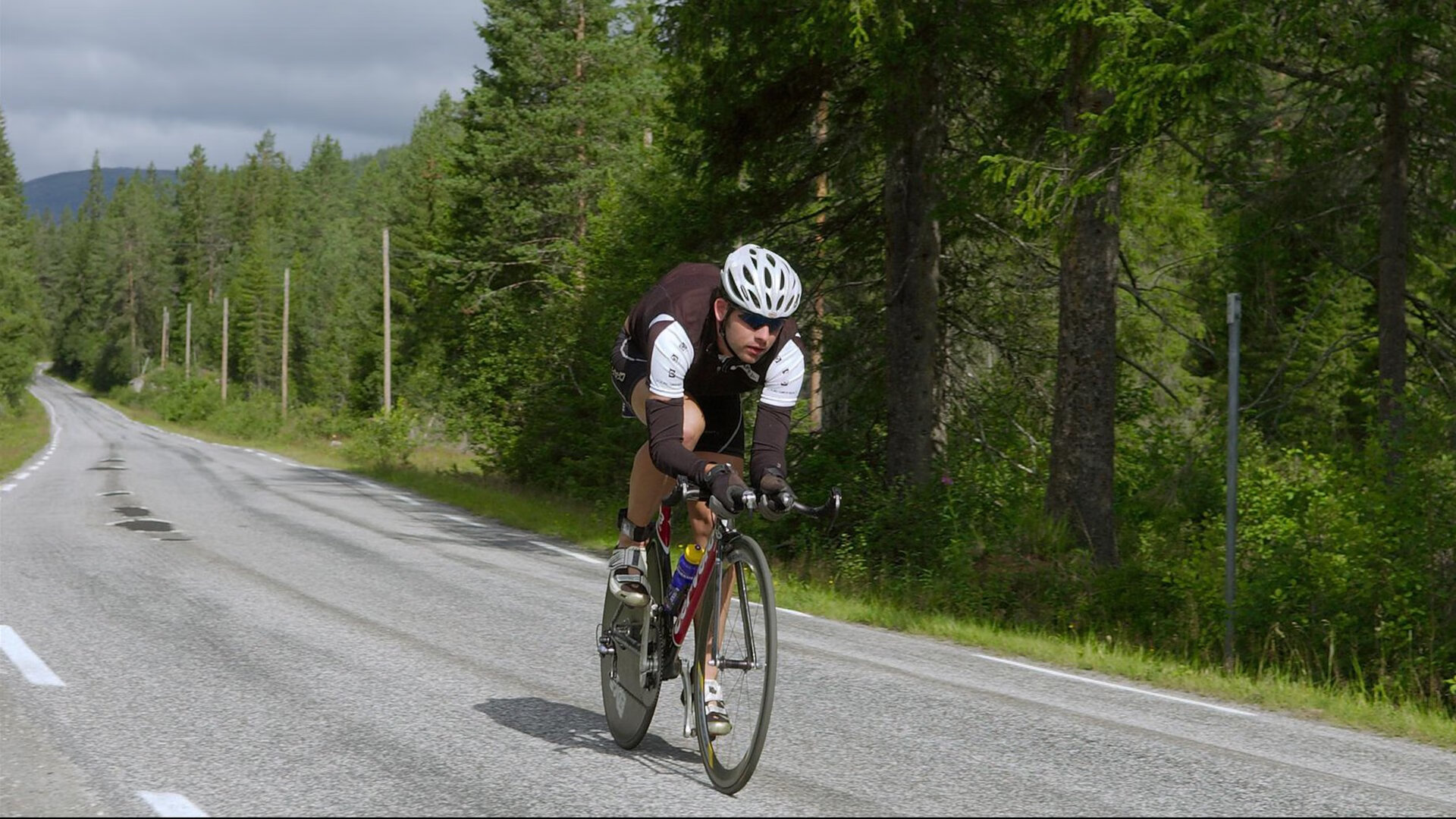 在对阵勇士的关键战中，狼队依靠“狼王”蒂伊的神奇表现逆转比赛！